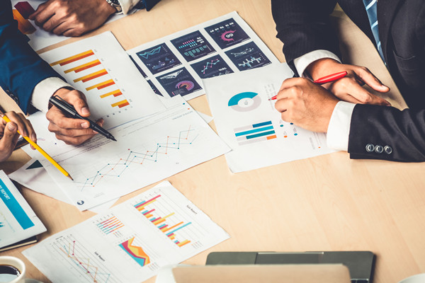幫助企業(yè)應(yīng)對變革挑戰(zhàn)，實(shí)現(xiàn)組織轉(zhuǎn)型與優(yōu)化
