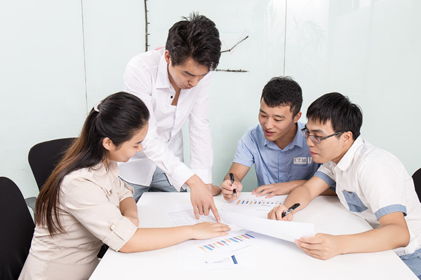 設(shè)計(jì)合理激勵(lì)機(jī)制，激發(fā)員工工作積極性和創(chuàng)新精神