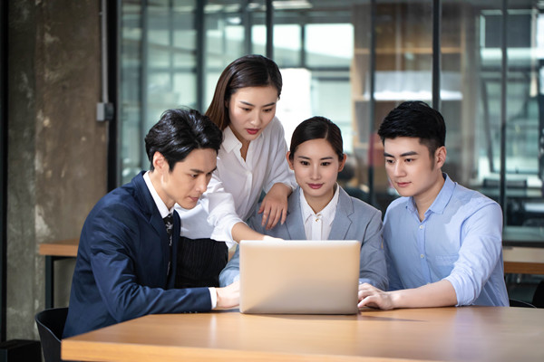 全面薪酬戰(zhàn)略實施：提升員工滿意度，提升企業(yè)績效