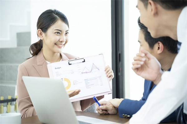 績效評估與反饋：客觀評估，持續(xù)改進