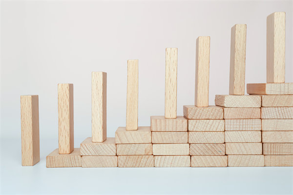 精心制定經(jīng)營策略，確保企業(yè)穩(wěn)健發(fā)展，實(shí)現(xiàn)長期盈利