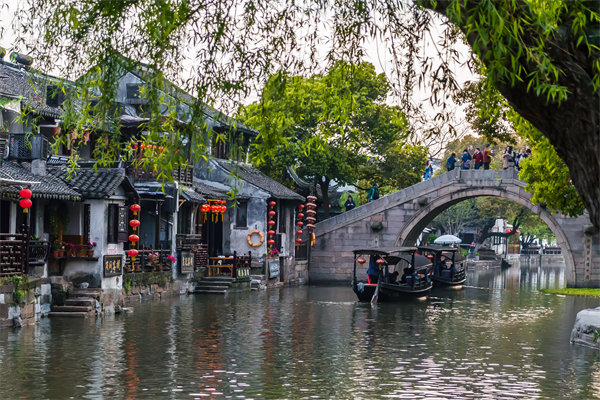 管理咨詢?nèi)绾沃μK州企業(yè)制定并執(zhí)行戰(zhàn)略規(guī)劃？