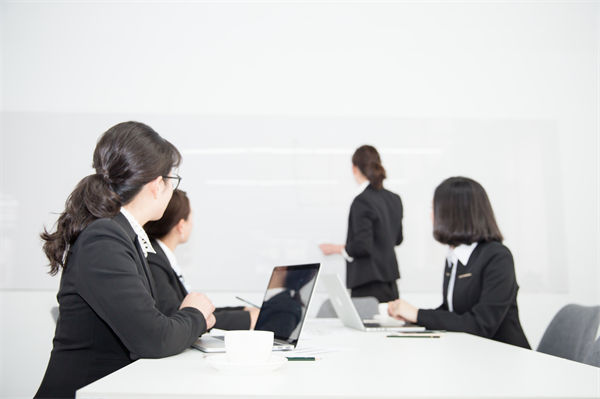 員工培訓(xùn)無效、成長慢，人力資源管理怎樣定制高效方案？